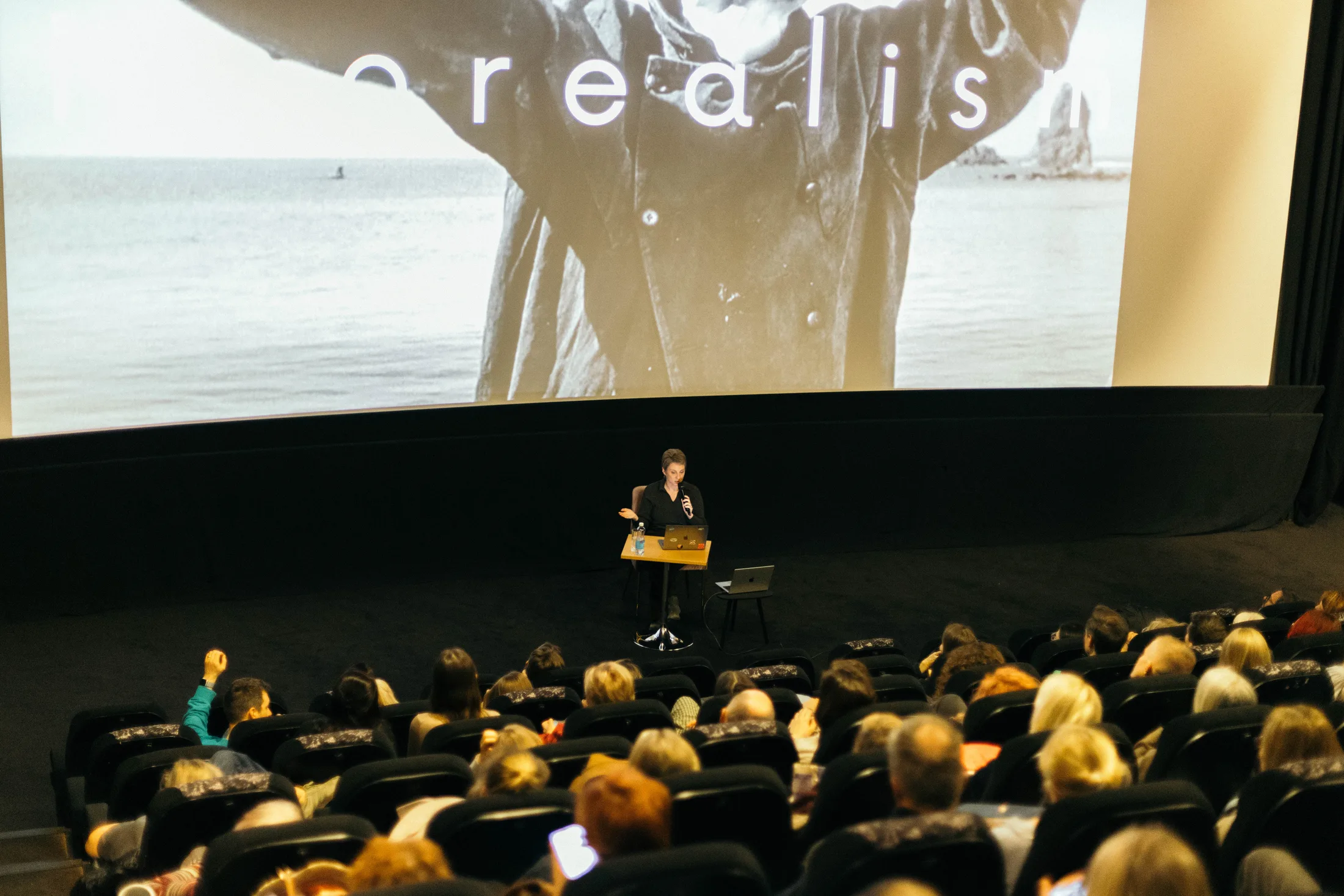 ALCARRÀS — PRIVAATLINASTUS — Kino Artis · Tallinn